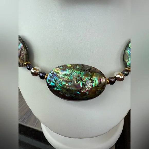 Lee Sands Abalone Shell and Cultured Pearl necklace - Picture 3 of 5
